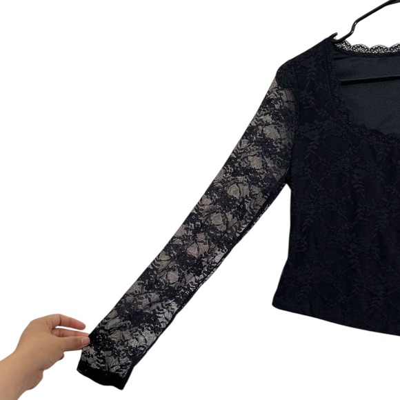 Madden NYC Black Floral Lace Scoop Neck Long Sleeve Crop Top Women's Size M - Picture 3 of 6
